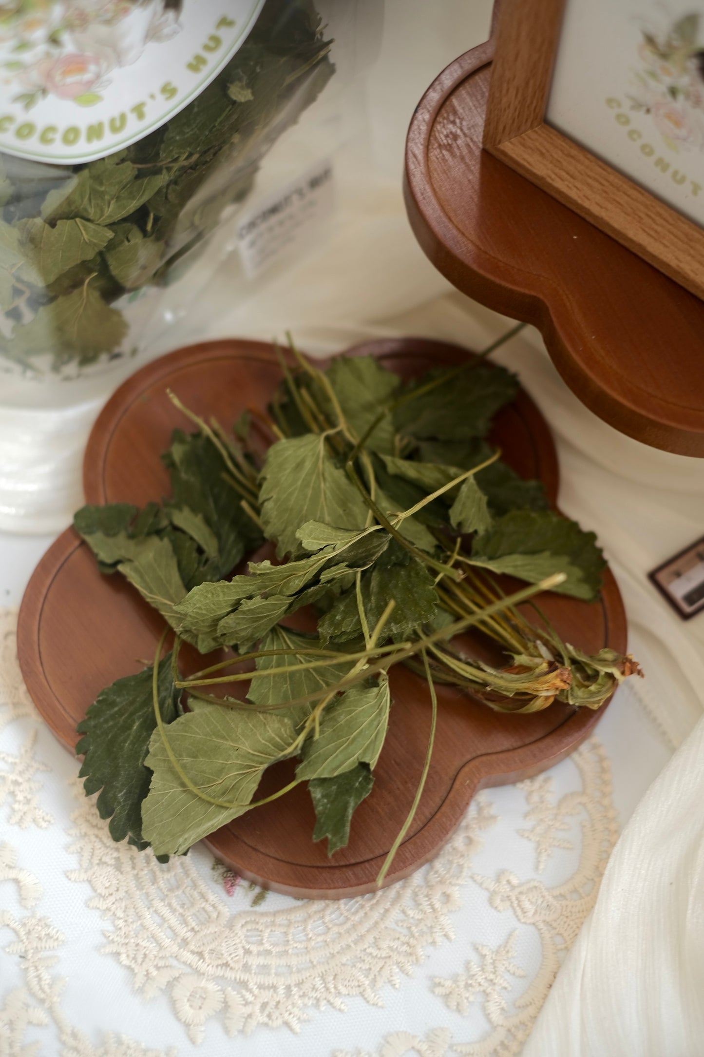 Coconut's Hut Strawberry Stems & Leaves 20g
